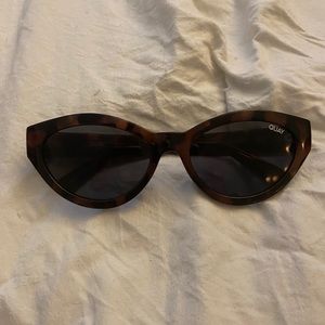 NWOT Quay “totally buggin” sunglasses